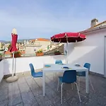The Riviera Attico Apartamento